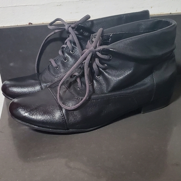 Vintage Women's Black Leather Booties sz 11 - Picture 2 of 6